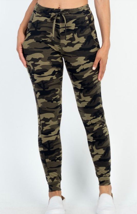 FRENCH TERRY CAMO PRINT JOGGERS